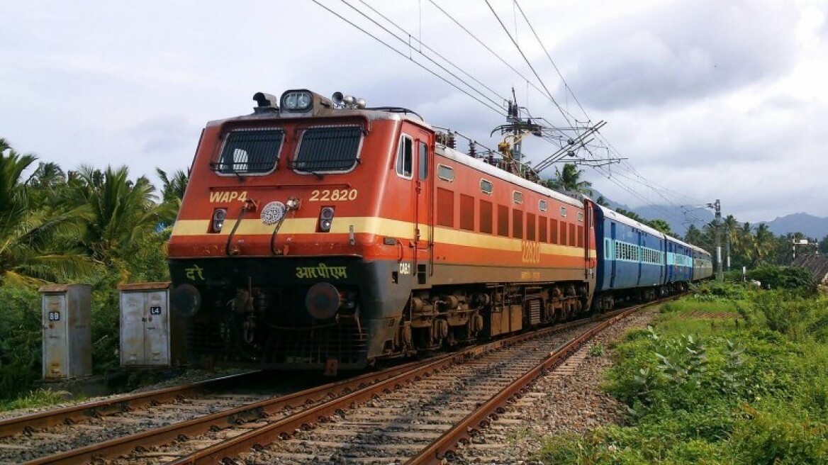 Ινδία: Πέντε άτομα νεκρά - Παρασύρθηκαν από τρένο